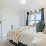 Spacious 4-bed Near Cribbs & Дом отдыха *