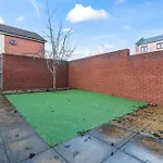 Spacious 4-bed Near Cribbs & Holiday home