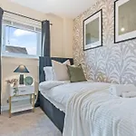 Spacious 4-bed Near Cribbs & * 브리스틀