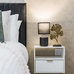 Spacious 4-bed Near Cribbs & 펜션 *