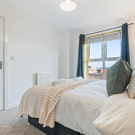 Spacious 4Br Bristol Stay - Wifi & Free Parking Σπίτι διακοπών *