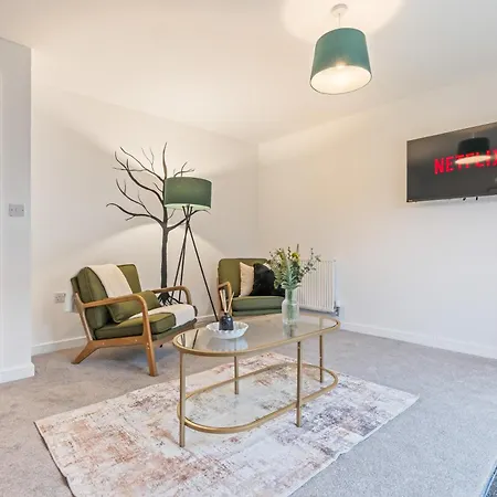 Spacious 4-bed Near Cribbs & ブリストル