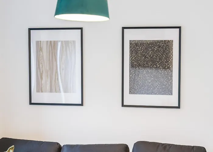 Spacious 4-bed Near Cribbs & * בריסטול