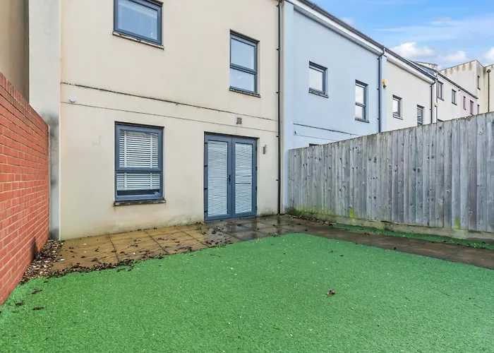 Spacious 4-bed Near Cribbs & בריסטול