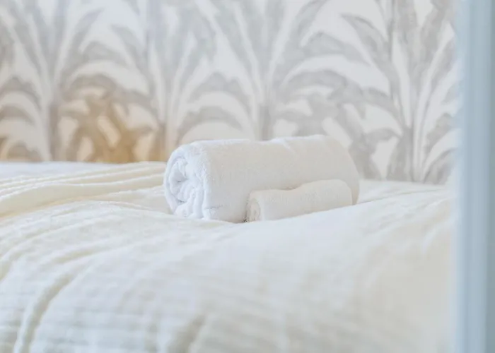 Spacious 4-bed Near Cribbs & * 브리스틀