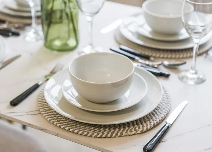 בית נופש Spacious 4-bed Near Cribbs &