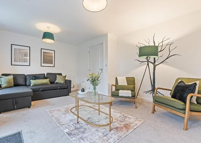 Spacious 4-bed Near Cribbs & * 브리스틀