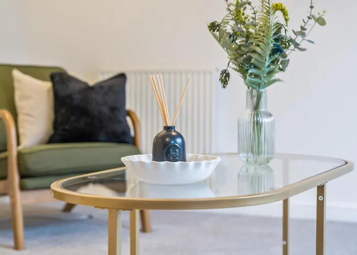 Spacious 4-bed Near Cribbs & * 브리스틀