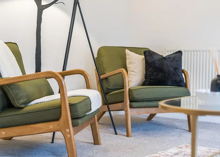 Spacious 4-bed Near Cribbs & 펜션 *