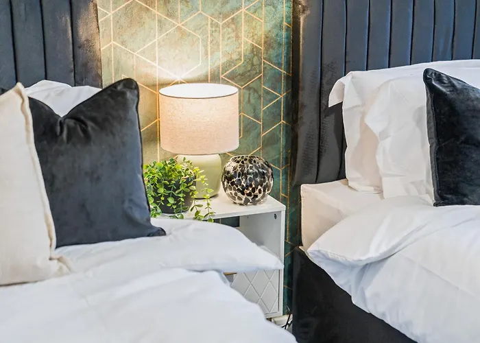 בית נופש Spacious 4-bed Near Cribbs & בריסטול