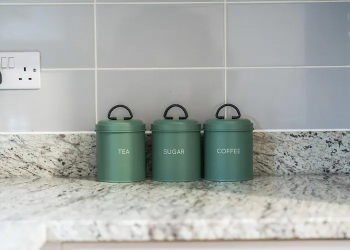 Spacious 4-bed Near Cribbs & * בריסטול