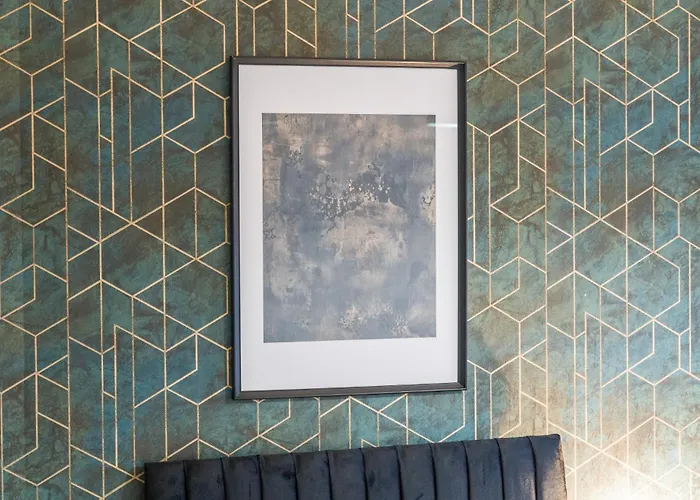 בית נופש Spacious 4-bed Near Cribbs & *