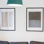 Spacious 4-bed Near Cribbs & * Бристоль