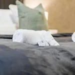 Spacious 4-bed Near Cribbs & Будинок відпочинку *