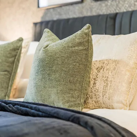 Tatil Evi Spacious 4br - Wifi & Free Parking