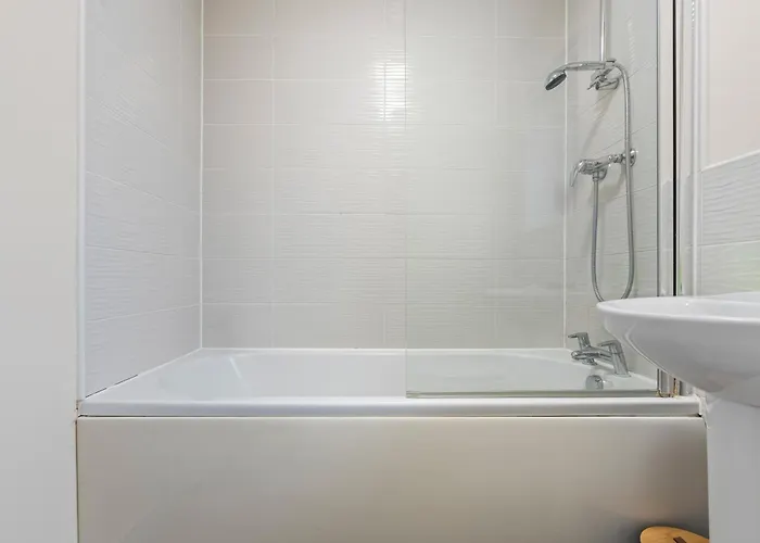 Tatil Evi Spacious 4-bed Near Cribbs &