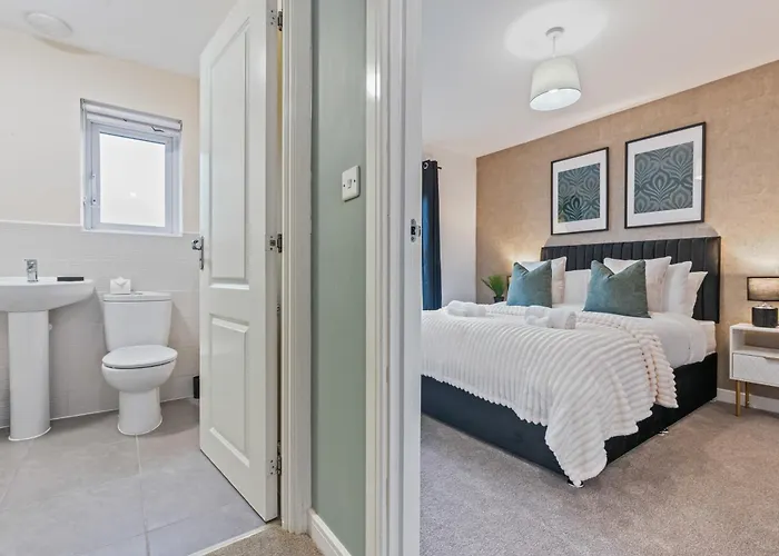 Spacious 4-bed Near Cribbs & * Bristol